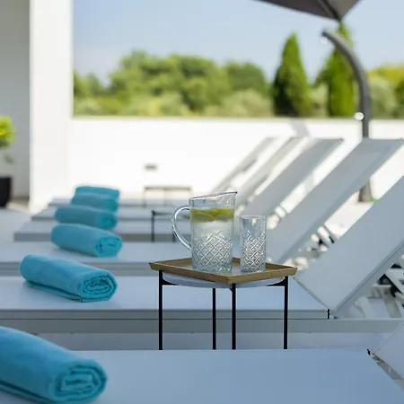 Elena With Two Pools And Villa *