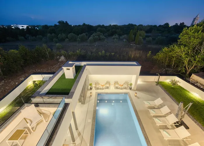 Villa Elena With Two Pools And *