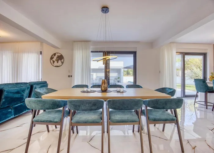 Villa Elena With Two Pools And *