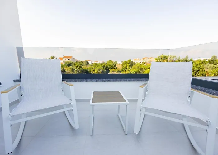 Villa Elena With Two Pools And *