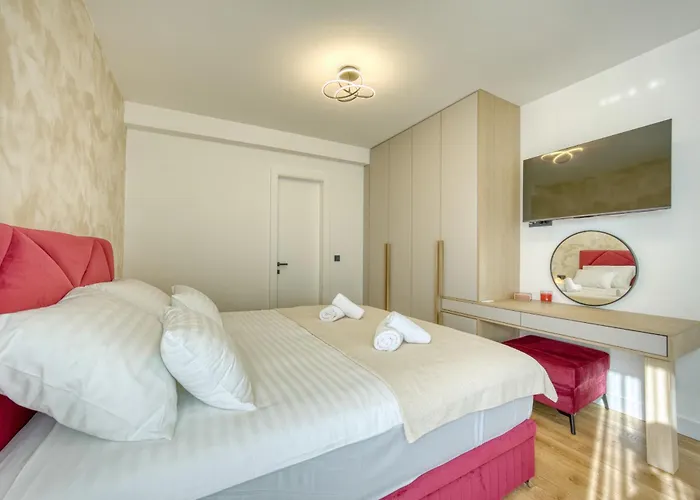 Elena With Two Pools And Villa *