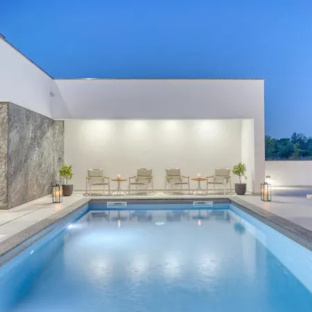 Elena With Two Pools And * زاتون