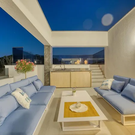 فيلة Elena With Two Pools And *