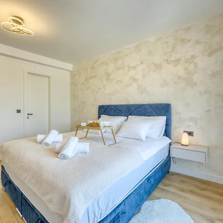 Elena With Two Pools And فيلة زاتون