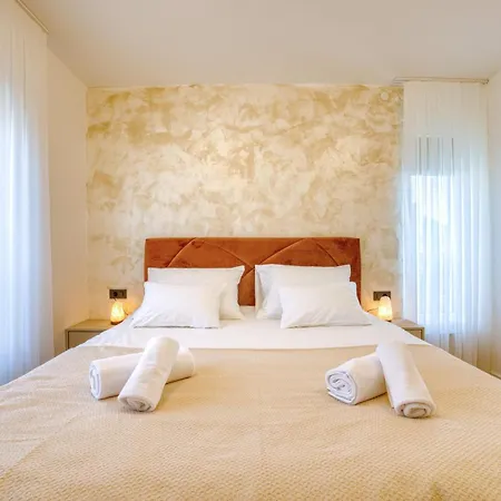 فيلة Elena With Two Pools And زاتون