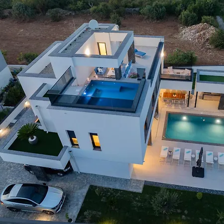 Elena With Two Pools And Villa Zaton (Zadar)