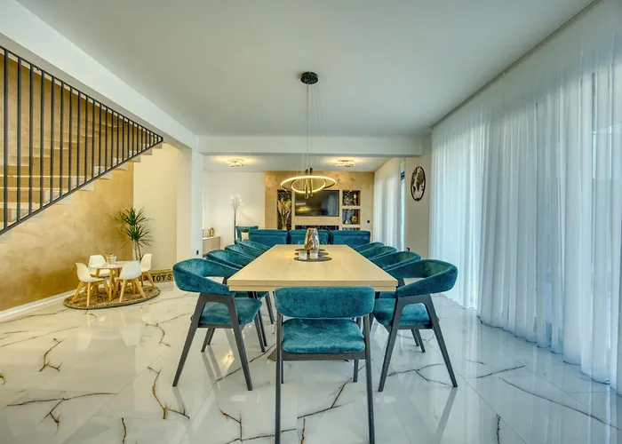 Vila Elena With Two Pools And