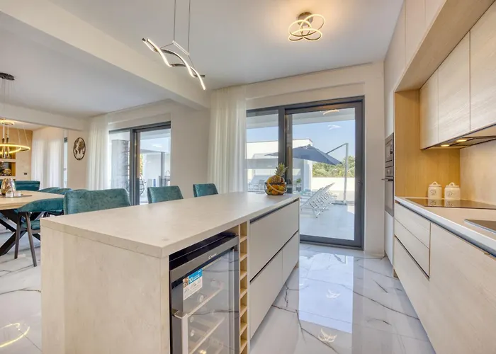 Vila Elena With Two Pools And