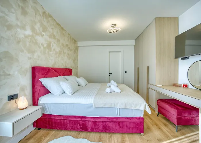 Vila Elena With Two Pools And